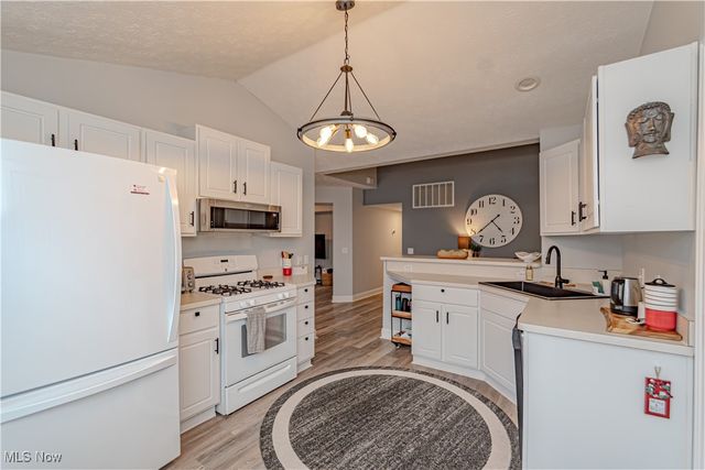 5080 Whispering Oaks Boulevard, Parma, OH 44134