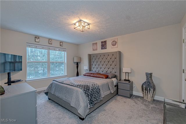 5080 Whispering Oaks Boulevard, Parma, OH 44134