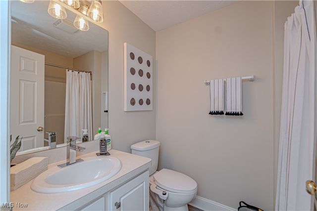 5080 Whispering Oaks Boulevard, Parma, OH 44134