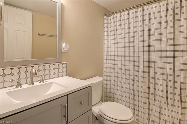 3830 Country Club Road H, Winston-salem, NC 27104