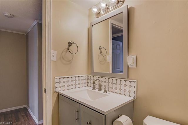 3830 Country Club Road H, Winston-salem, NC 27104