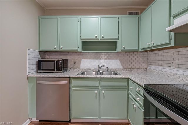 3830 Country Club Road H, Winston-salem, NC 27104