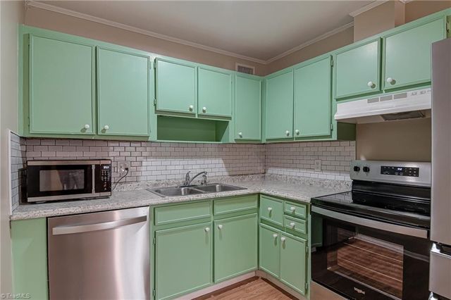 3830 Country Club Road H, Winston-salem, NC 27104