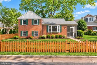 709 W VIEW TER, Alexandria, VA 22301