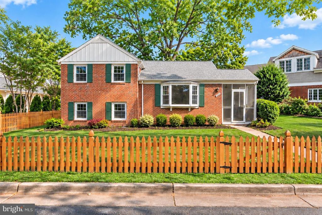 709 W VIEW TER, Alexandria, VA 22301