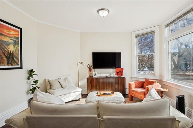 2144 W Montrose Avenue 1, Chicago, IL 60618