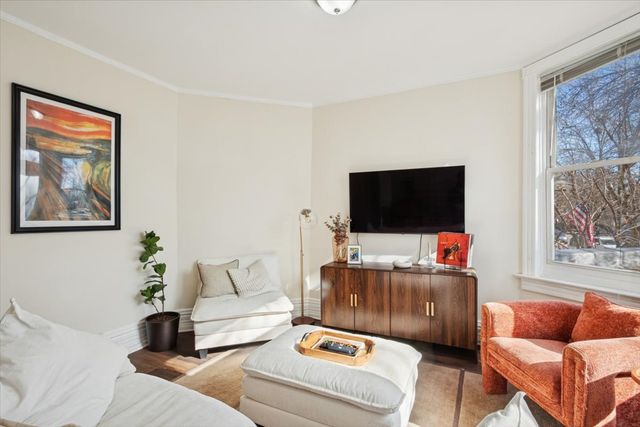 2144 W Montrose Avenue 1, Chicago, IL 60618