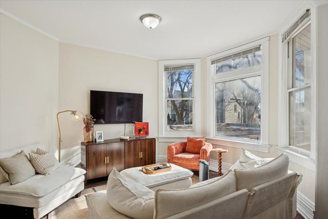 2144 W Montrose Avenue 1, Chicago, IL 60618