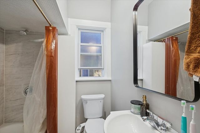 2144 W Montrose Avenue 1, Chicago, IL 60618