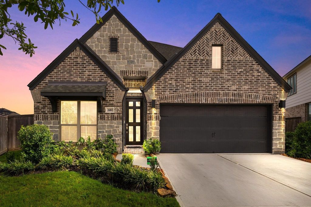 Image 1 of property listing at 26102 Herschel Heights Lane, Richmond, TX 77406