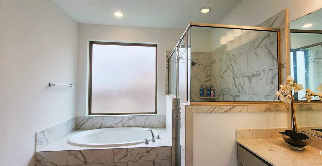 Image 11 of property listing at 26102 Herschel Heights Lane, Richmond, TX 77406