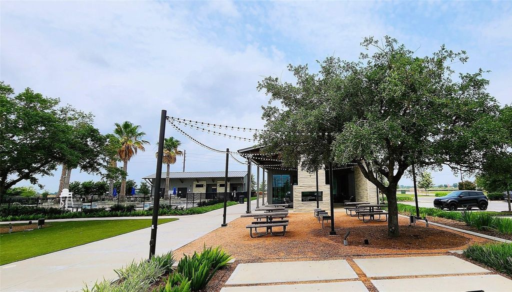 Image 20 of property listing at 26102 Herschel Heights Lane, Richmond, TX 77406