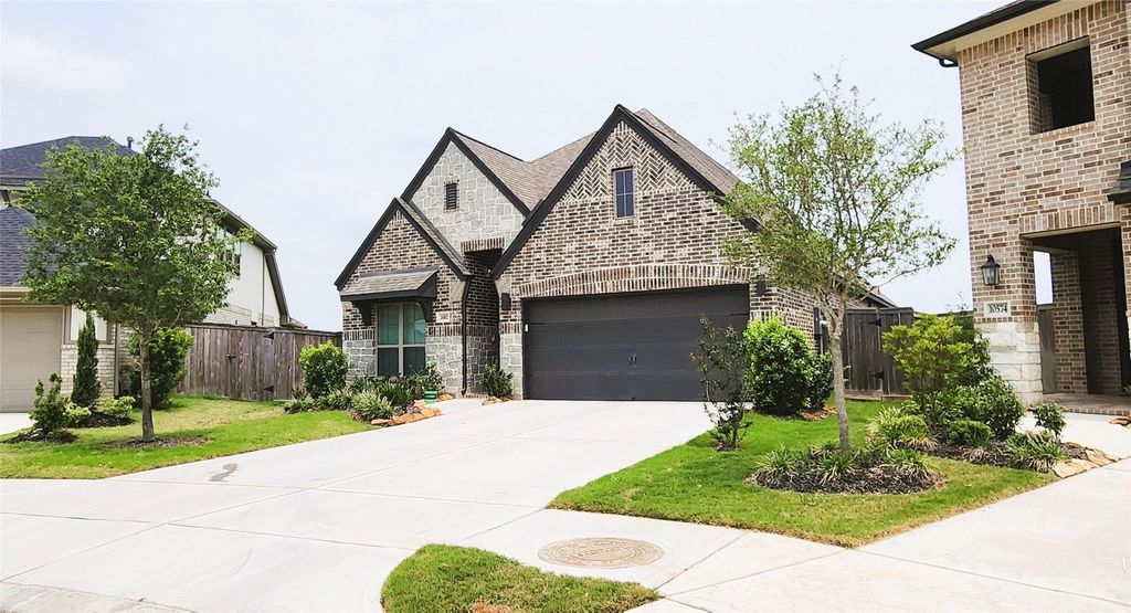 Image 4 of property listing at 26102 Herschel Heights Lane, Richmond, TX 77406