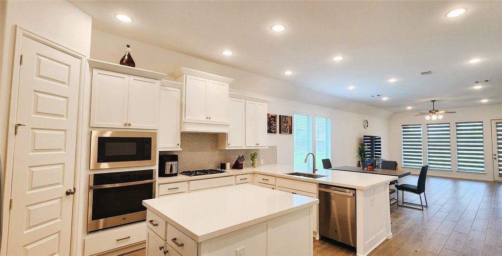 Image 5 of property listing at 26102 Herschel Heights Lane, Richmond, TX 77406