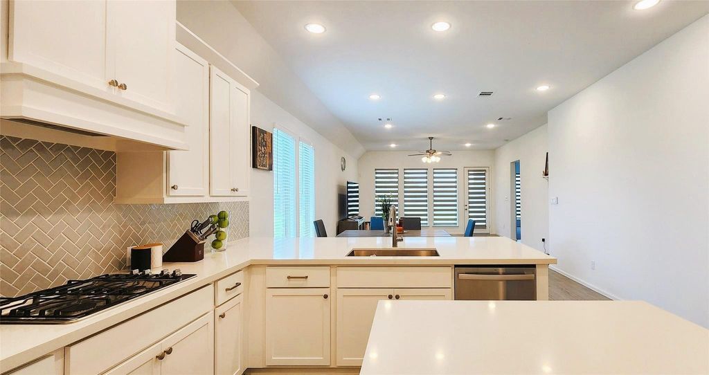 Image 6 of property listing at 26102 Herschel Heights Lane, Richmond, TX 77406