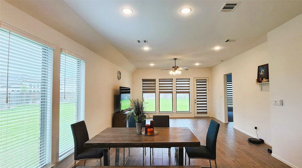 Image 7 of property listing at 26102 Herschel Heights Lane, Richmond, TX 77406