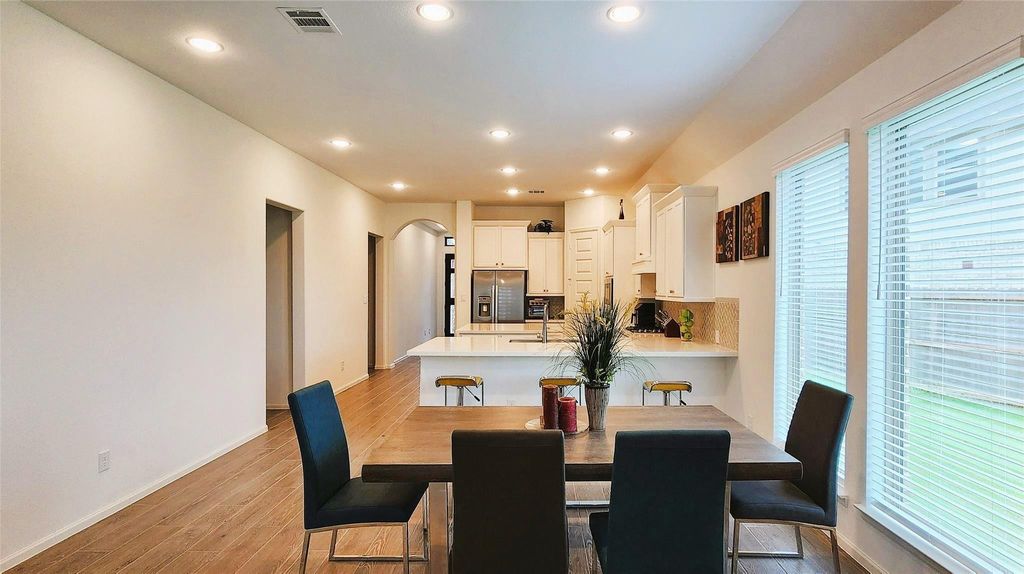 Image 9 of property listing at 26102 Herschel Heights Lane, Richmond, TX 77406