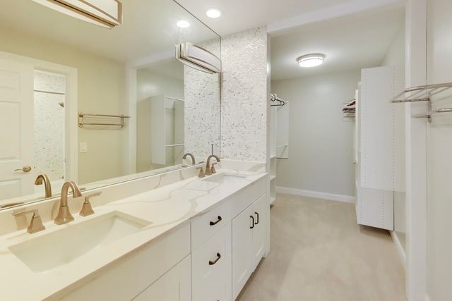 1 The Court of Harborside Court 202, Northbrook, IL 60062