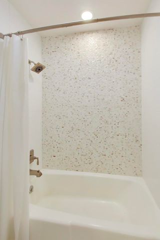 1 The Court of Harborside Court 202, Northbrook, IL 60062