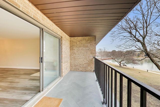 1 The Court of Harborside Court 202, Northbrook, IL 60062