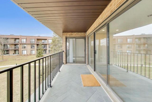 1 The Court of Harborside Court 202, Northbrook, IL 60062