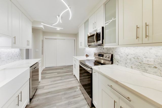 1 The Court of Harborside Court 202, Northbrook, IL 60062