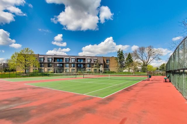 1 The Court of Harborside Court 202, Northbrook, IL 60062