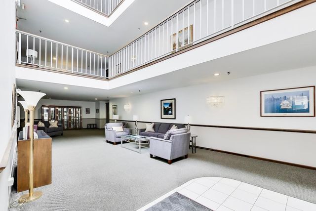 1 The Court of Harborside Court 202, Northbrook, IL 60062