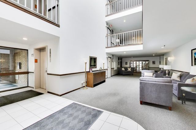1 The Court of Harborside Court 202, Northbrook, IL 60062
