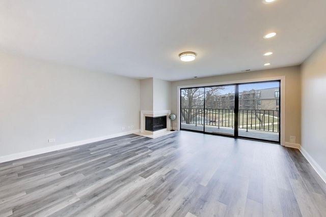 1 The Court of Harborside Court 202, Northbrook, IL 60062