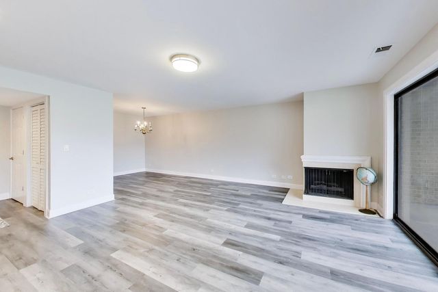 1 The Court of Harborside Court 202, Northbrook, IL 60062