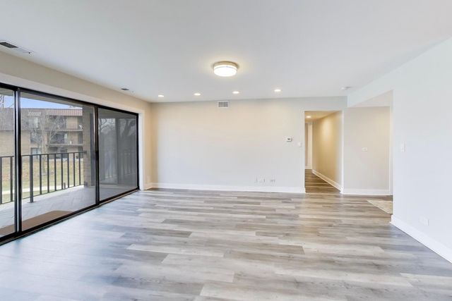 1 The Court of Harborside Court 202, Northbrook, IL 60062