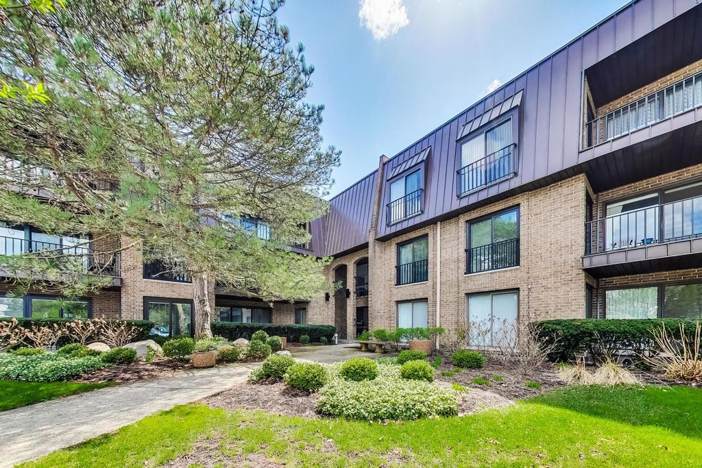 1 The Court of Harborside Court 202, Northbrook, IL 60062