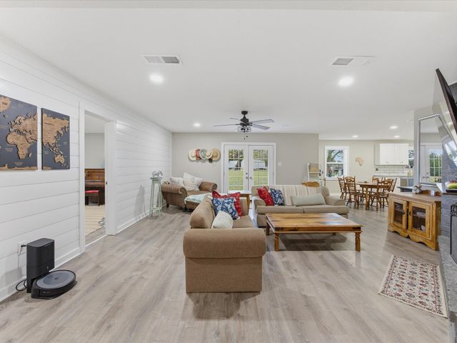 15720 W Highway 22, Blooming Grove, TX 76626