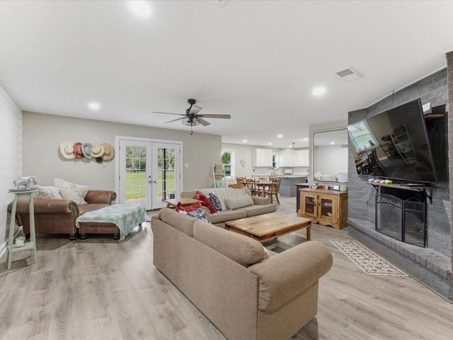 15720 W Highway 22, Blooming Grove, TX 76626