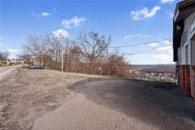 882 HIGHPOINT DRIVE, California, PA 15423