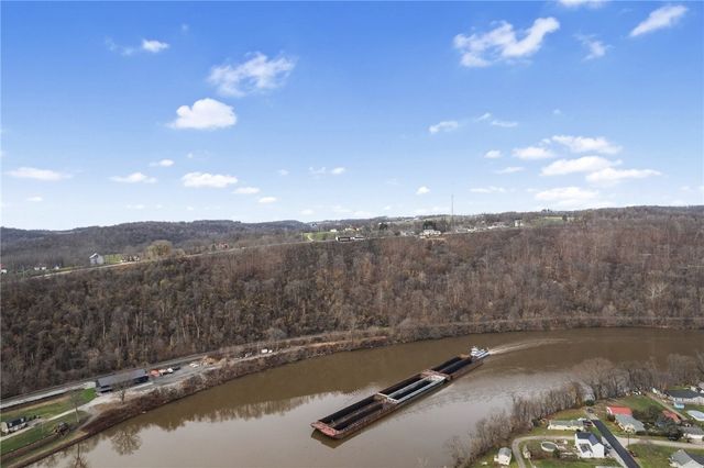 882 HIGHPOINT DRIVE, California, PA 15423