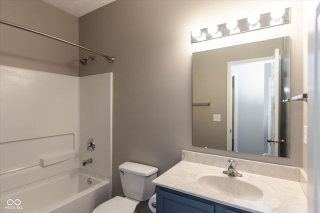 1050 Retford Drive, Westfield, IN 46074