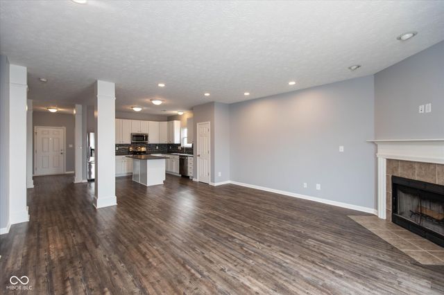 1050 Retford Drive, Westfield, IN 46074