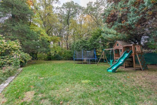 94 Round Hill Road, Scarsdale, NY 10583