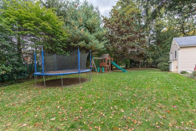 94 Round Hill Road, Scarsdale, NY 10583