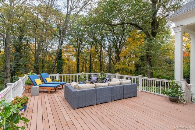 94 Round Hill Road, Scarsdale, NY 10583