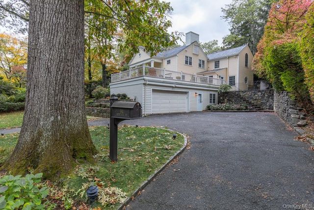 94 Round Hill Road, Scarsdale, NY 10583