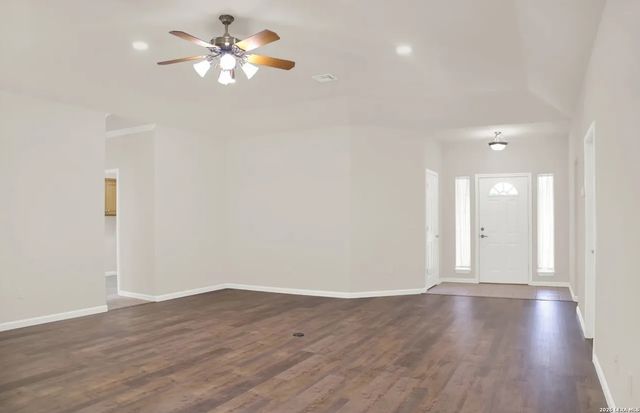 660 Oak Valley Dr, Kerrville, TX 78028