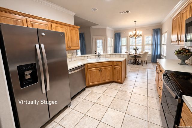 660 Oak Valley Dr, Kerrville, TX 78028