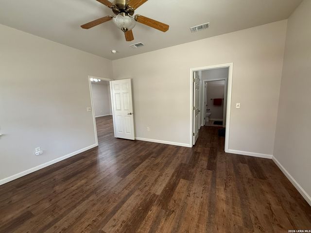 660 Oak Valley Dr, Kerrville, TX 78028