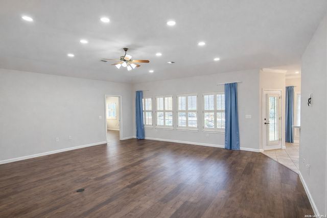 660 Oak Valley Dr, Kerrville, TX 78028