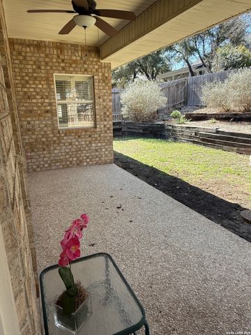 660 Oak Valley Dr, Kerrville, TX 78028