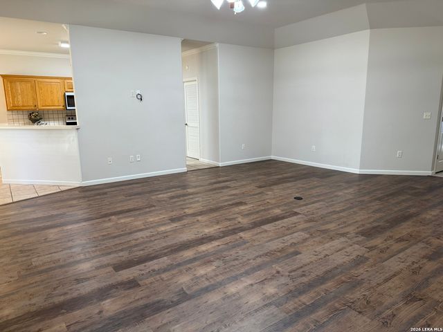 660 Oak Valley Dr, Kerrville, TX 78028