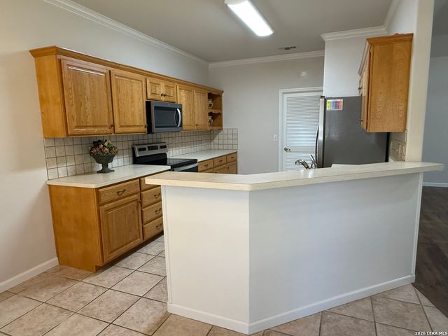 660 Oak Valley Dr, Kerrville, TX 78028
